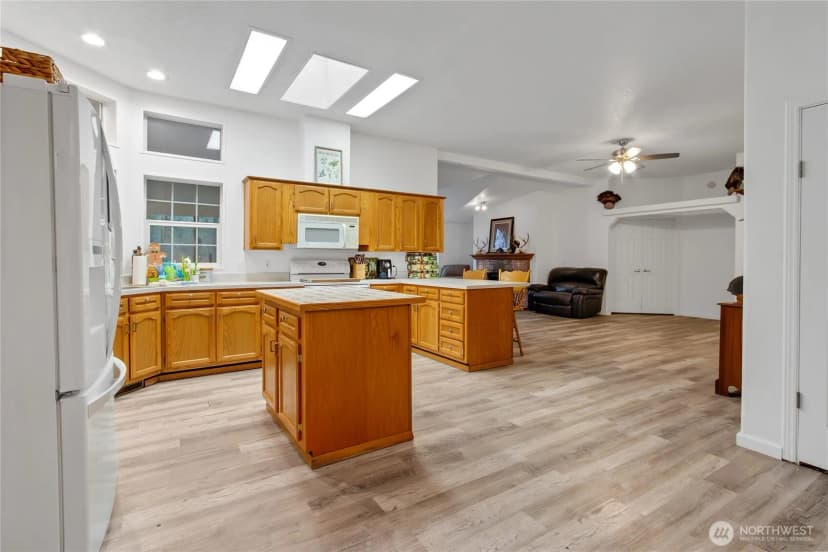 Property photo for 6301 360th Street S, Roy photo 11