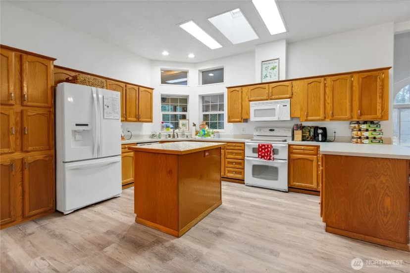Property photo for 6301 360th Street S, Roy photo 12