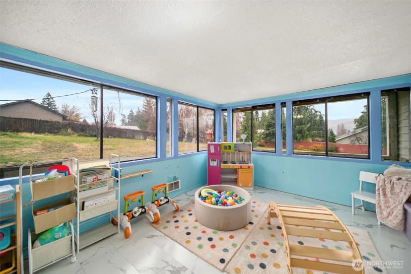 Property photo for 325 N Kansas Avenue, East Wenatchee photo 24