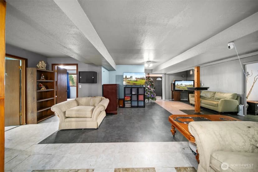 Property photo for 325 N Kansas Avenue, East Wenatchee photo 9