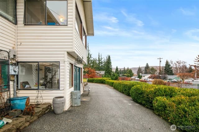 Property photo for 325 N Kansas Avenue, East Wenatchee photo 3