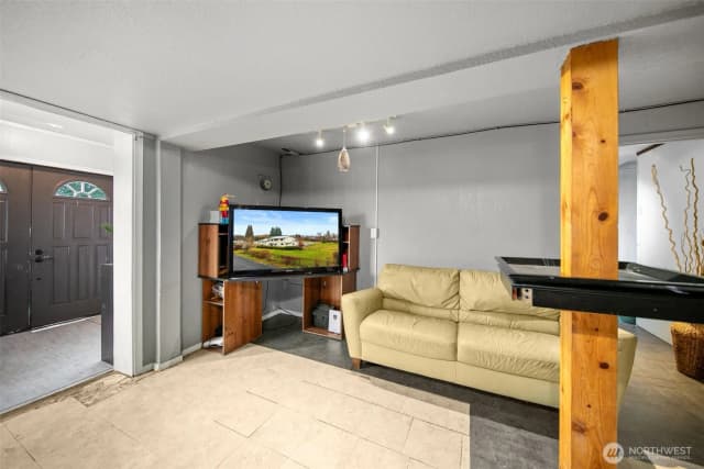 Property photo for 325 N Kansas Avenue, East Wenatchee photo 5