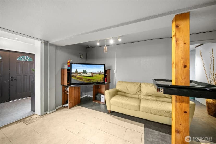 Property photo for 325 N Kansas Avenue, East Wenatchee photo 5