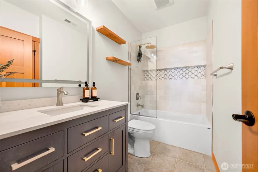 Property photo for 2010 Samish Crest Way, Bellingham photo 31