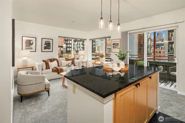 Property photo for 2717 Western Avenue #638, Seattle photo 4