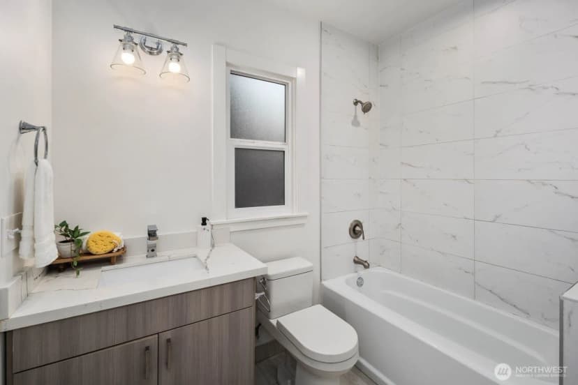 Property photo for 5240 39th Avenue S, Seattle photo 15
