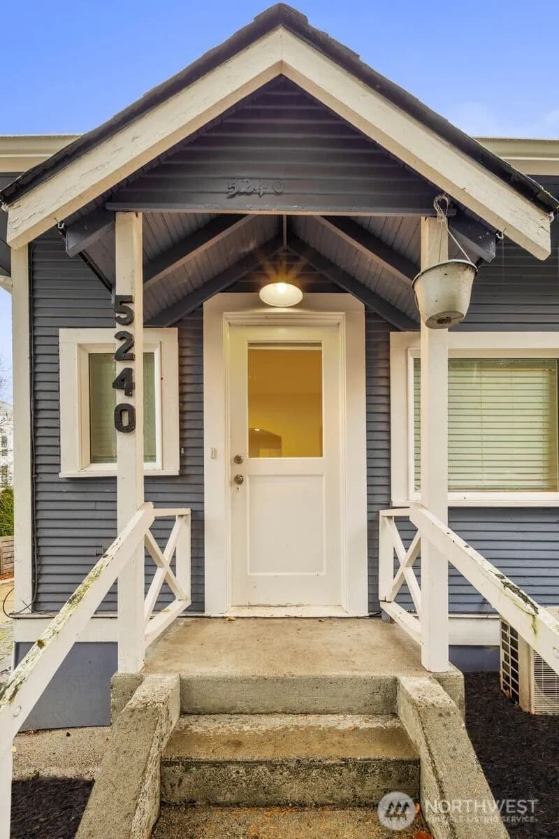 Property photo for 5240 39th Avenue S, Seattle photo 2