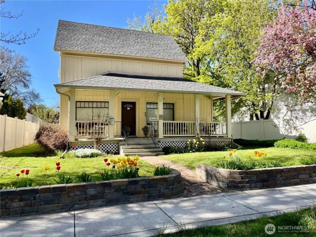 Property photo for 213 E Oak Street, Dayton