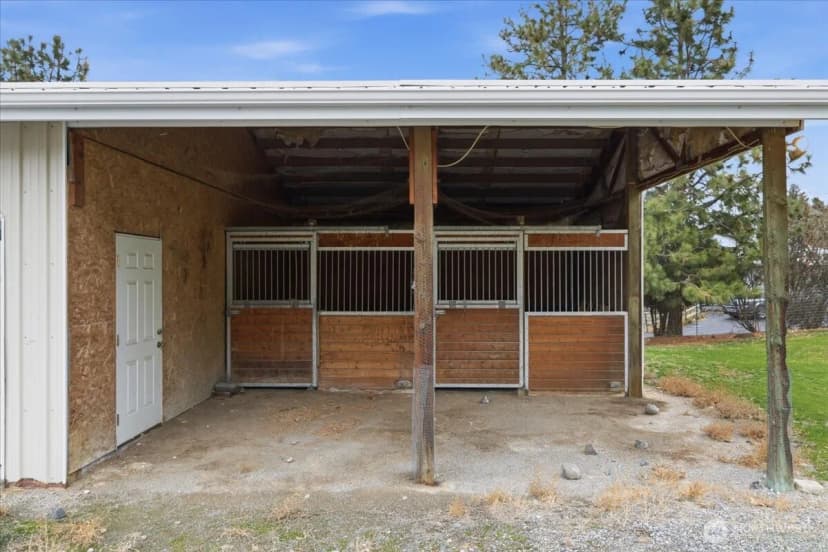 Property photo for 19994 Coulee View Road, Electric City photo 40