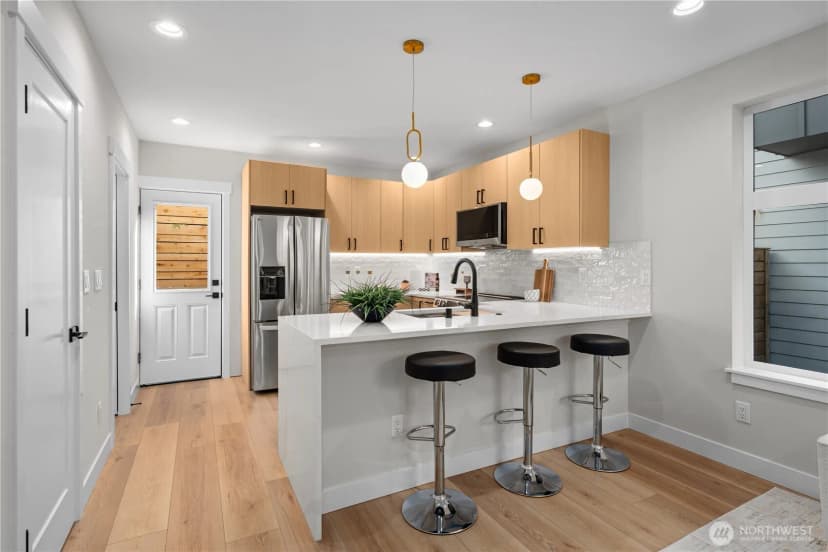Property photo for 9228 B 22nd Avenue Sw, Seattle photo 10