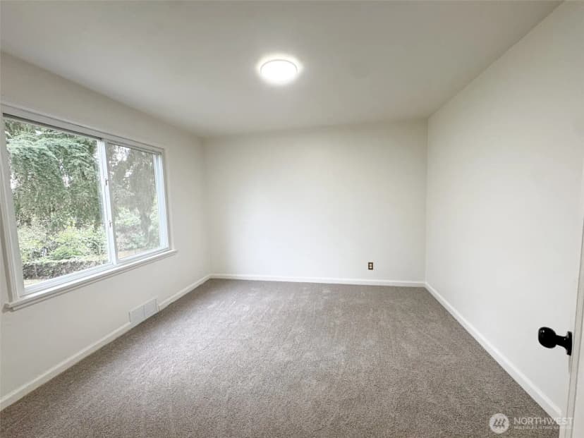 Property photo for 10218 34 Avenue Sw, Seattle photo 16