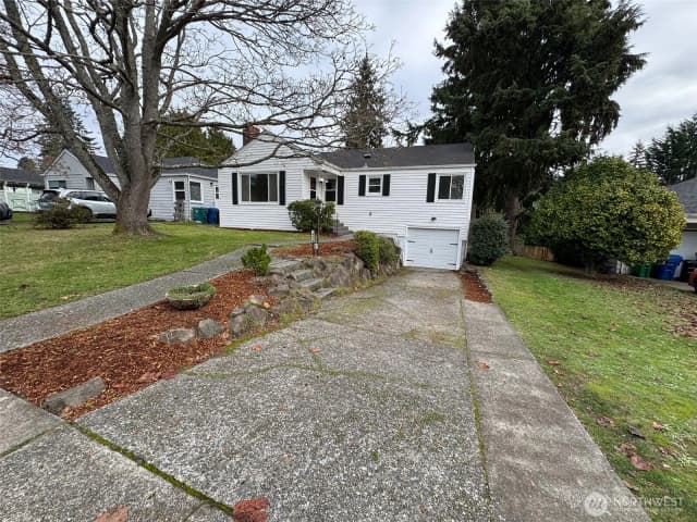 Property photo for 10218 34 Avenue Sw, Seattle photo 2