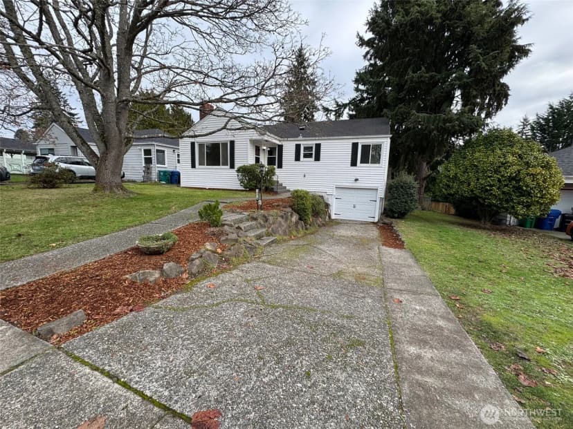 Property photo for 10218 34 Avenue Sw, Seattle photo 2