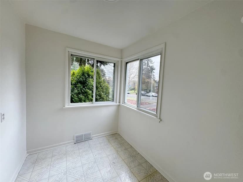 Property photo for 10218 34 Avenue Sw, Seattle photo 9