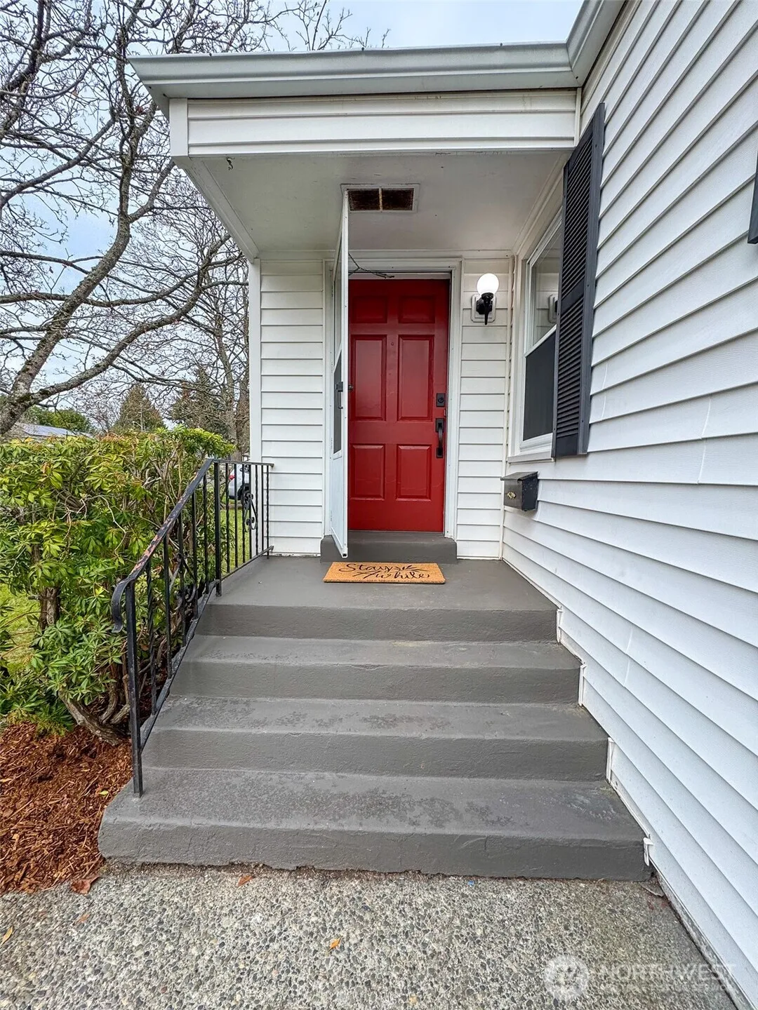 Property photo for 10218 34 Avenue Sw, Seattle photo 3