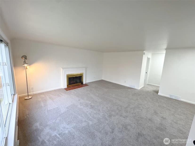 Property photo for 10218 34 Avenue Sw, Seattle photo 4