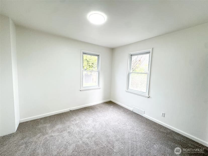 Property photo for 10218 34 Avenue Sw, Seattle photo 12