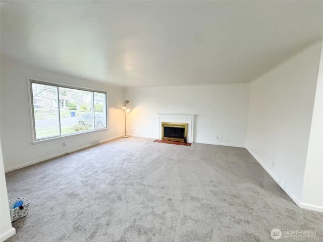 Property photo for 10218 34 Avenue Sw, Seattle photo 5