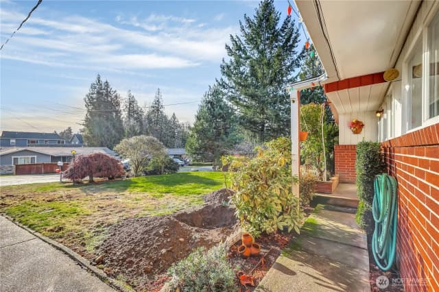 Property photo for 5118 Ne 3rd Street, Renton photo 2