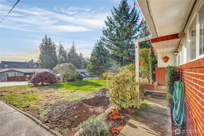 Property photo for 5118 Ne 3rd Street, Renton photo 2