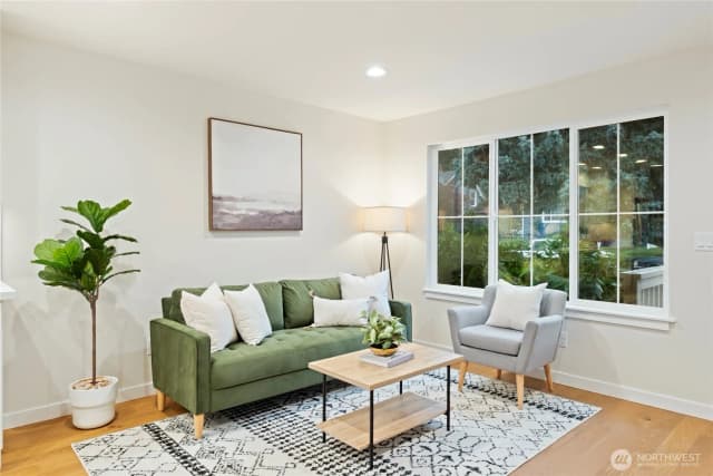 Property photo for 2846 22nd Avenue W, Seattle photo 4