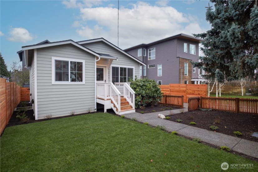 Property photo for 2846 22nd Avenue W, Seattle photo 2