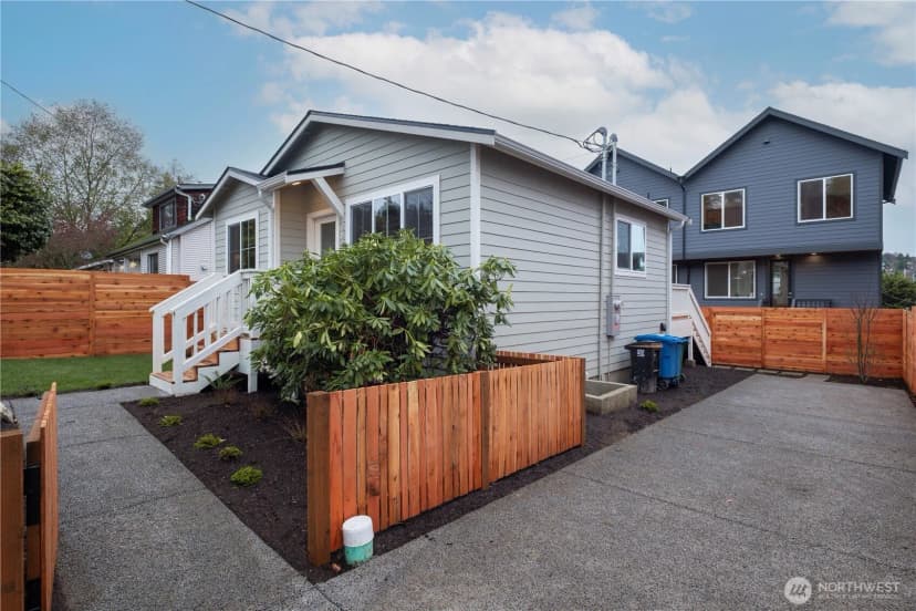 Property photo for 2846 22nd Avenue W, Seattle photo 3