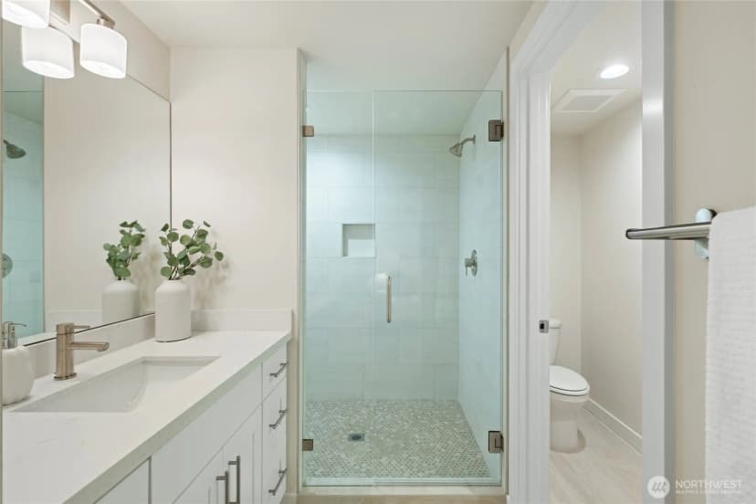 Property photo for 2846 22nd Avenue W, Seattle photo 17