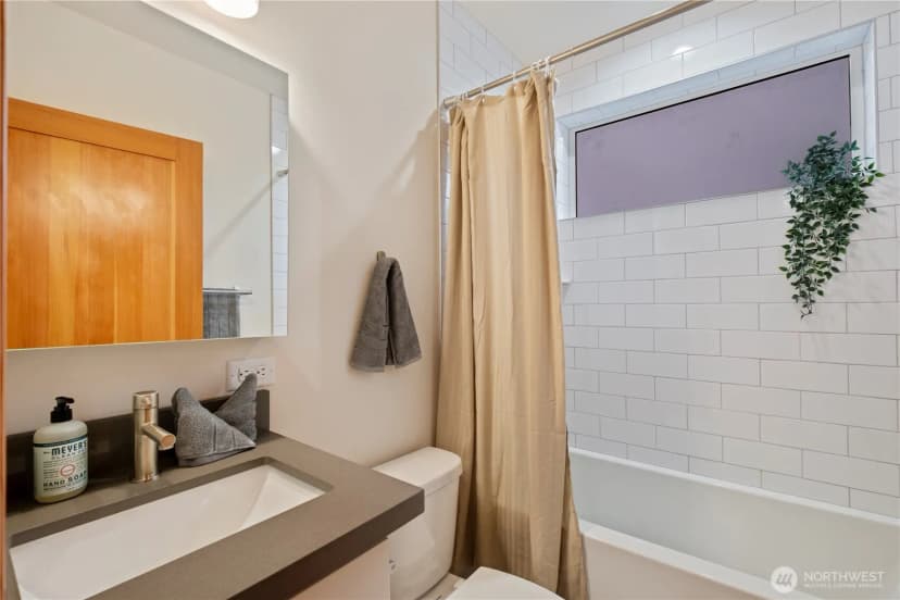 Property photo for 2844 B 22nd Avenue W, Seattle photo 23