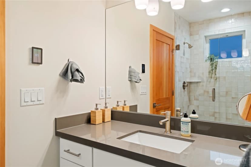 Property photo for 2844 B 22nd Avenue W, Seattle photo 19