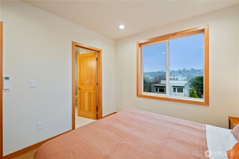 Property photo for 2844 B 22nd Avenue W, Seattle photo 17