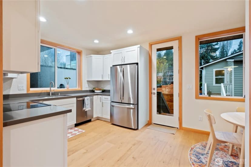 Property photo for 2844 B 22nd Avenue W, Seattle photo 8