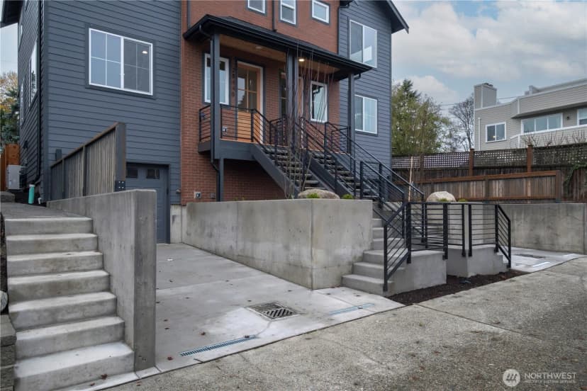 Property photo for 2844 B 22nd Avenue W, Seattle photo 31