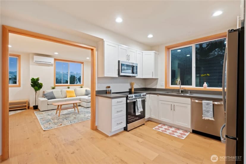 Property photo for 2844 B 22nd Avenue W, Seattle photo 12