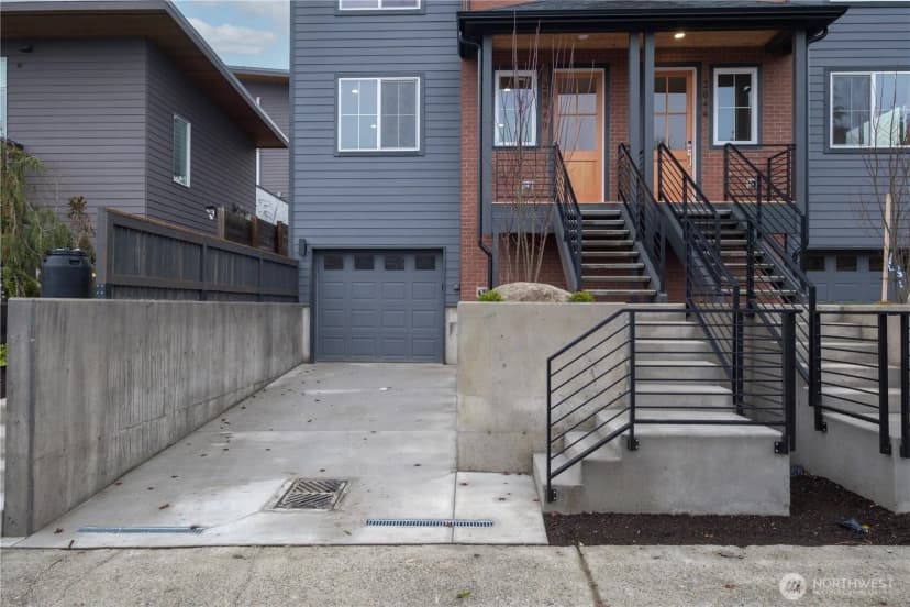 Property photo for 2844 B 22nd Avenue W, Seattle photo 2