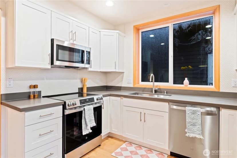 Property photo for 2844 B 22nd Avenue W, Seattle photo 9