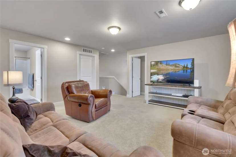 Property photo for 200 Fielding Street Ne, Orting photo 21