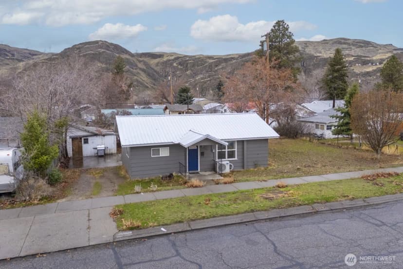 Property photo for 606 Spruce Street, Coulee Dam photo 3