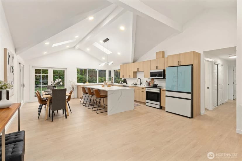 Property photo for 12544 Se 16th Street, Bellevue photo 3