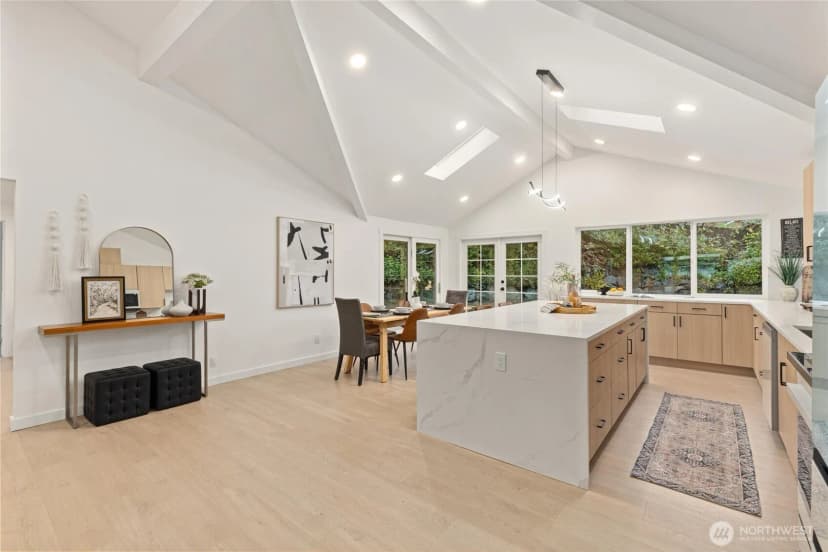 Property photo for 12544 Se 16th Street, Bellevue photo 4