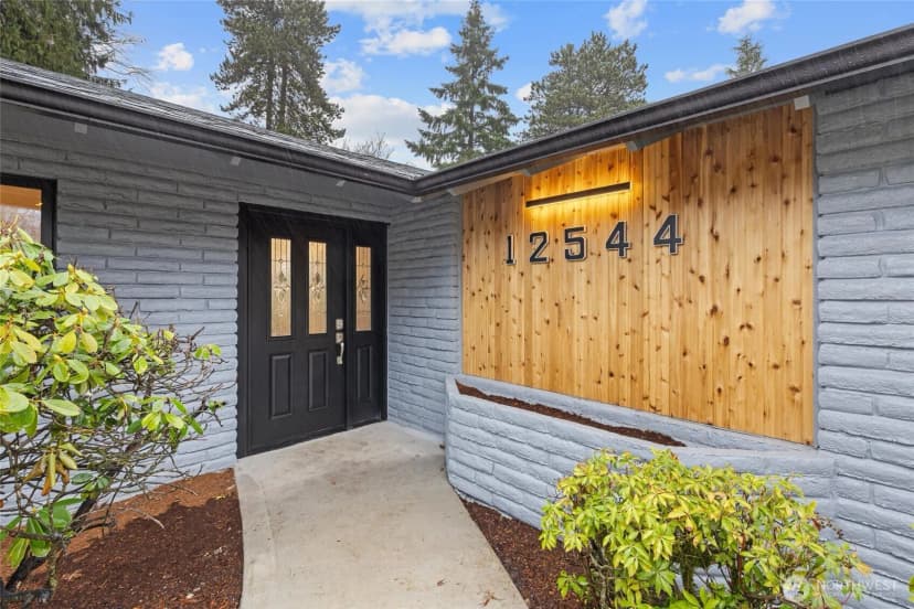 Property photo for 12544 Se 16th Street, Bellevue photo 2