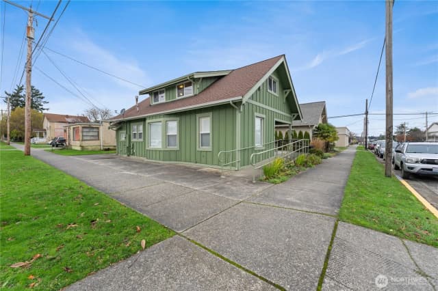 Property photo for 520 O Avenue, Anacortes photo 2