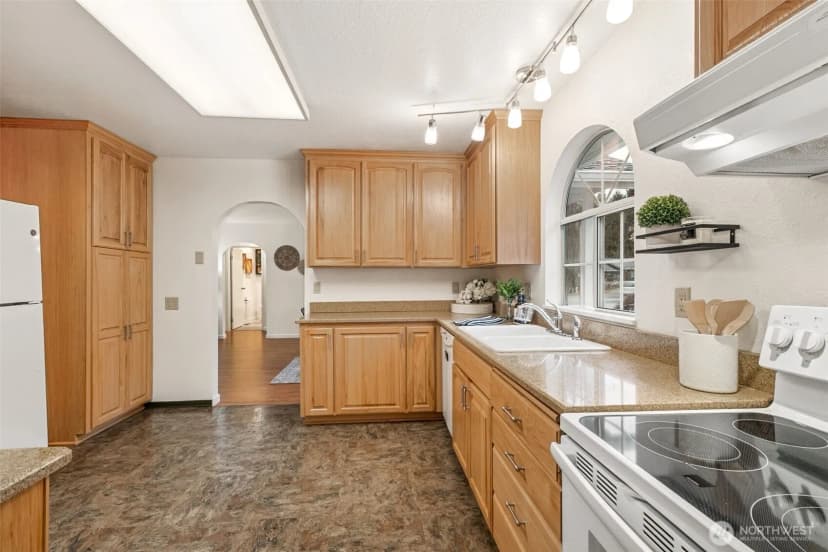 Property photo for 107 S 192nd Street, Des Moines photo 12