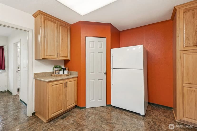 Property photo for 107 S 192nd Street, Des Moines photo 13