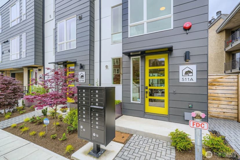 Property photo for 511 Howe #a, Seattle photo 2