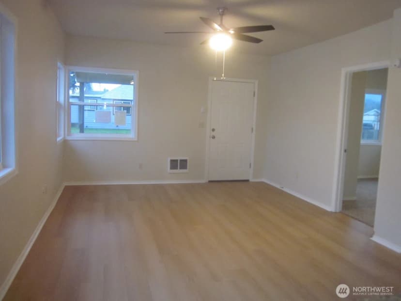 Property photo for 506 S Maple Street, Kelso photo 2