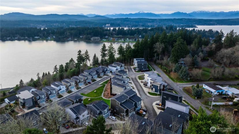 Property photo for 139 Blackfish Court, Bremerton photo 2