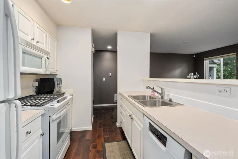 Property photo for 5589 Lakemont Boulevard Se #1702, Bellevue photo 6