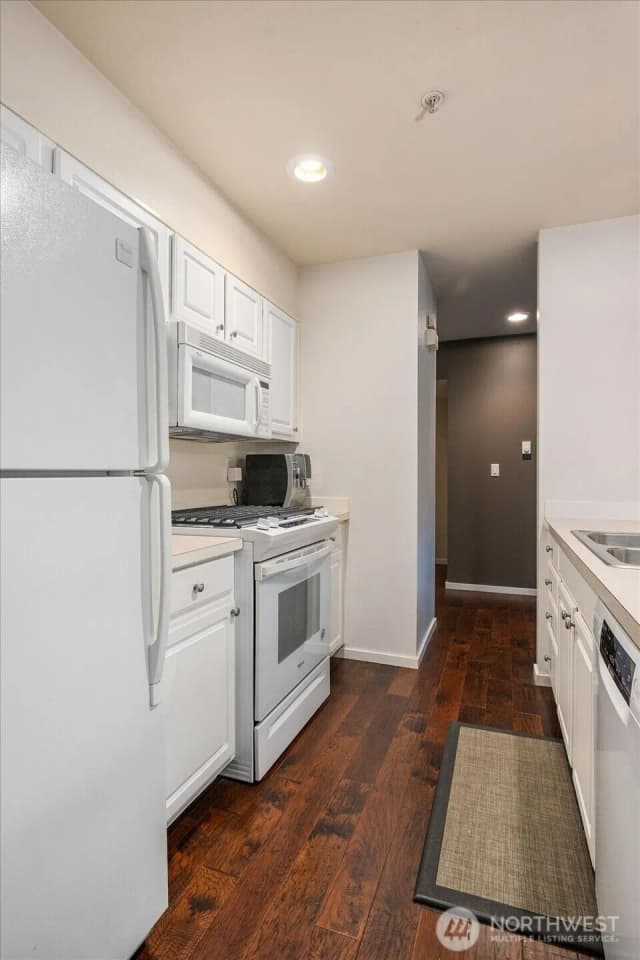 Property photo for 5589 Lakemont Boulevard Se #1702, Bellevue photo 5