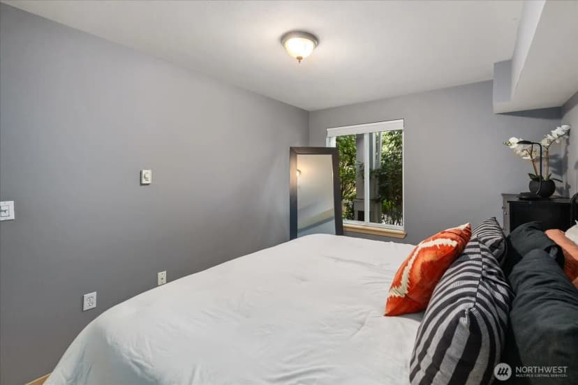 Property photo for 5589 Lakemont Boulevard Se #1702, Bellevue photo 8